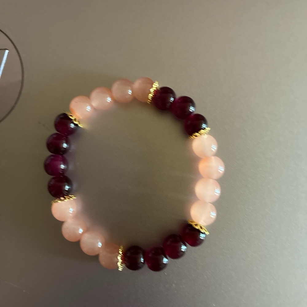 Chic Beaded Bracelet with Gold Accents